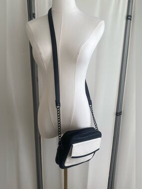 Y2K Inspired Crossbody Bag Black White Snakeskin Chain Strap Steve Madden